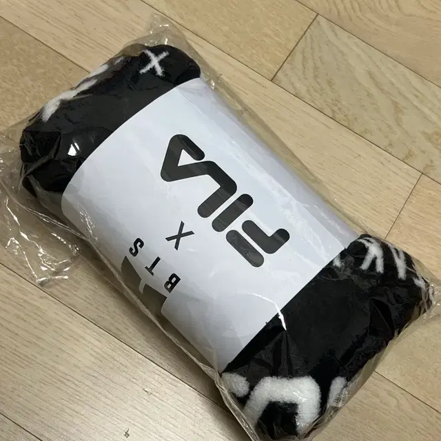 스픽콘 휠라 x BTS 담요 블랙 미개봉 방탄 굿즈 양도