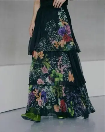 AMERI UND DARIA TIERED PLEATS SKIRT 플리츠