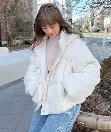 MAJESTIC LEGON 후드 부착 볼륨 충전솜 블루종 아이보리