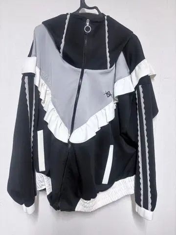 DimMoire x REFREM 콜라보 프릴 저리 후드티 블랙 그레이