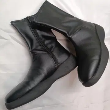 UNIQLO 블랙 숏부츠 지퍼 포함