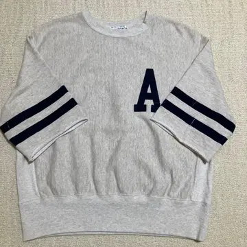 AmericaA 글자 로고 스트라이프 디자인 맨투맨