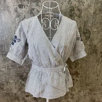 그로브 스트라이프 패턴 카슈쿨 블라우스 꽃무늬 자수 그레이(M)