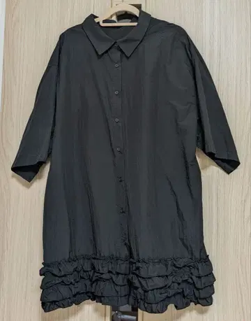 로리즈팜 블랙 프릴 반팔 셔츠