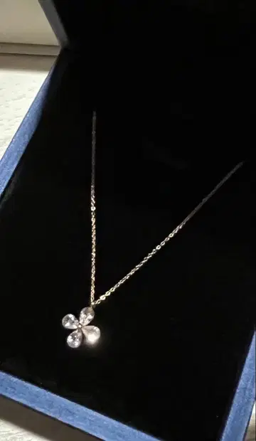 꽃 모양 섬세한 목걸이 크리스탈