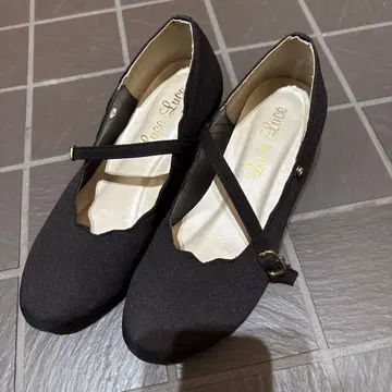 스트랩 포함 블랙 펌프스 S 사이즈