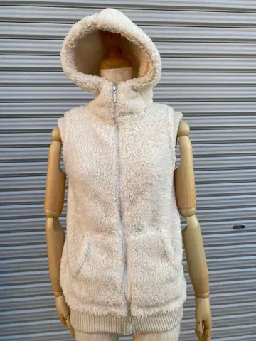 후드 부착 크림색 플리스 베스트 보아 후드티 베스트