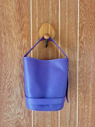 필앤테이스트 보라색 버킷형 핸드백
