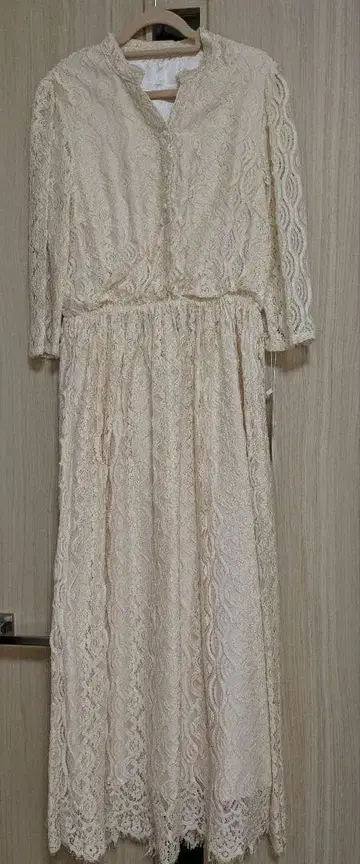 크림색 레이스 맥시 드레스 긴팔