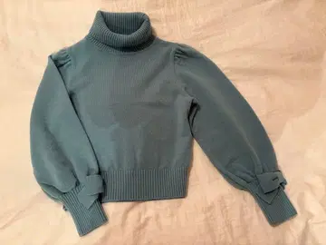 이번 시즌 새상품 엠즈 그레이시 리본 포함 터틀넥 스웨터 38