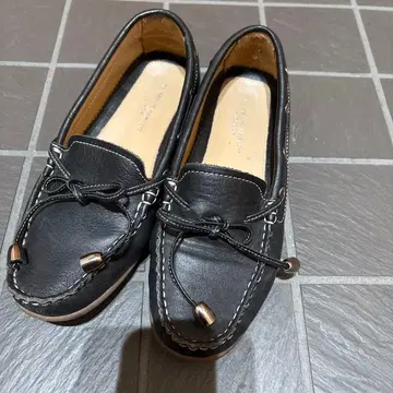 KATHARINE HAMNETT 블랙 로퍼 22.5cm