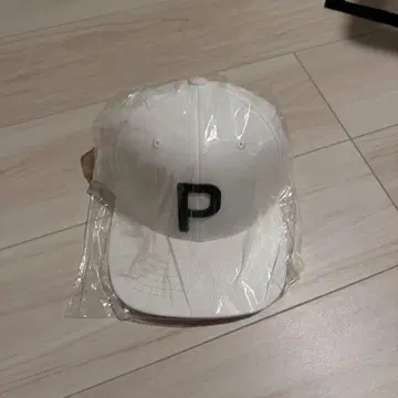 PUMA P 로고 화이트 캡 미사용