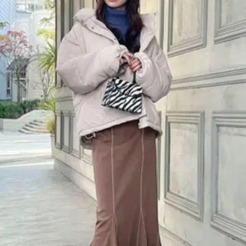 후드 부착 라이트 그레이 다운 자켓