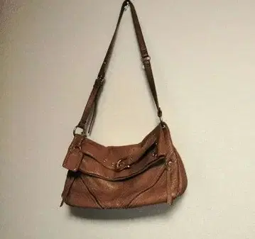 Cal 브라운 숄더백