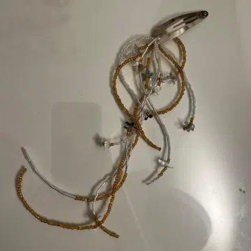 비즈 장식 클립온 브로치