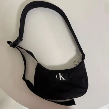 캘빈클라인 숄더백 블랙