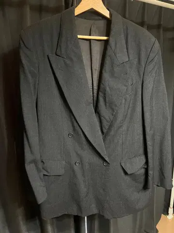 Hugo Boss 다크 그레이 테일러드 자켓