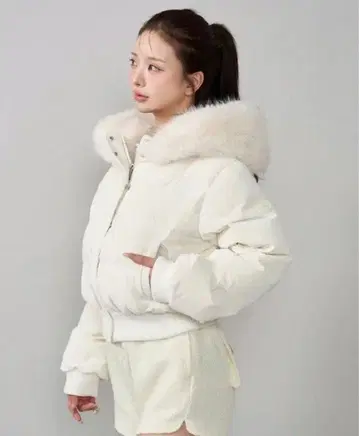 darich 2025 화이트 다운 자켓 후드 부착