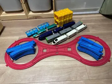 프라레일 차량 6량, 유턴 레일, 직선, 곡선 레일, 교각 블록 세트