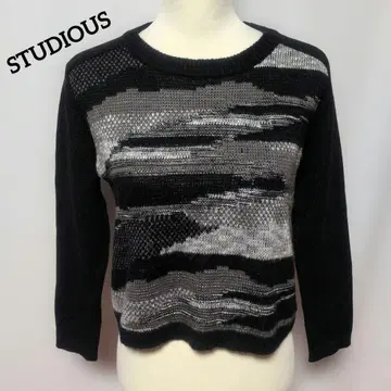 STUDIOUS 블랙과 그레이의 긴팔 니트 스웨터