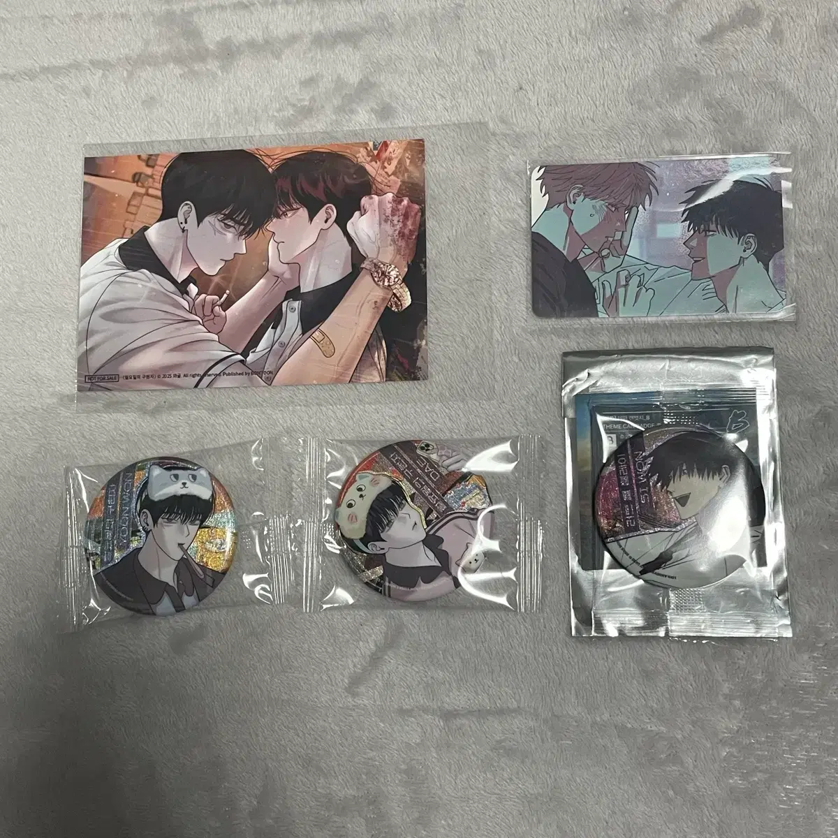 Bom Sweet Home Monday Savior Love All Play Badge Pre-order Benefit Printed Photo