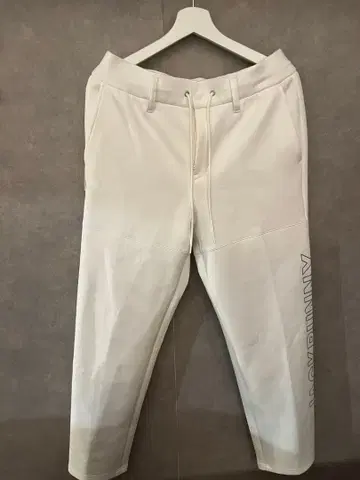 화이트 로고 캐주얼 팬츠