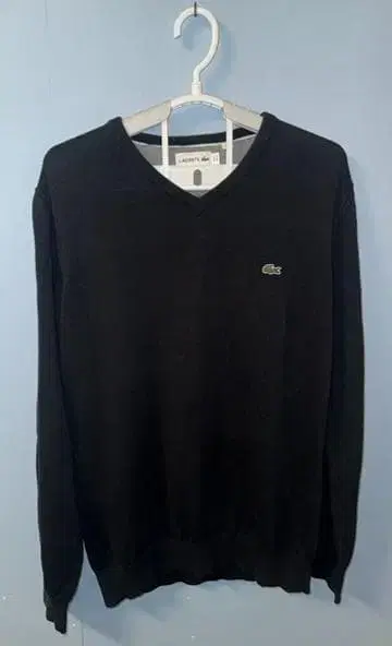 LACOSTE 블랙 V넥 니트 트레이너