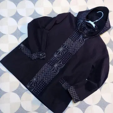 면의 소로, 후드 부착 다크 블루 자켓