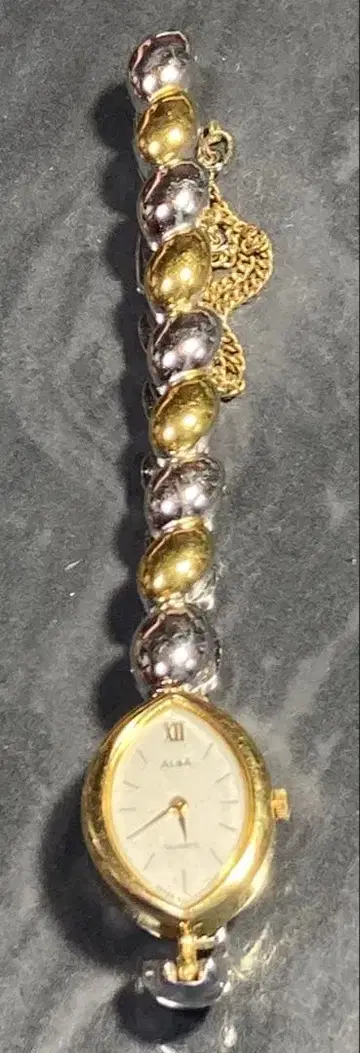 작동 중 ALBA 쿼츠 손목시계 골드/실버 팔찌