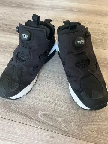 인스타펌프 블랙 하이컷 스니커즈 24cm