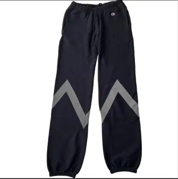 Champion 지그재그 무늬 스웨트 팬츠 블랙 포커즈 칸티스 착용