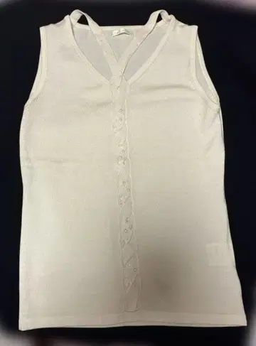 [ 미사용 새상품 ] 비즈 & 스팽글 장식 V넥 슬리브리스