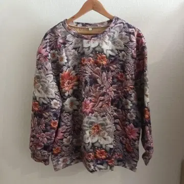 꽃무늬 자수 긴팔 상의