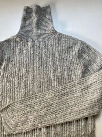 새상품급 레미오레 하이넥 니트 캐시미어 100% 그레이 L 사이즈