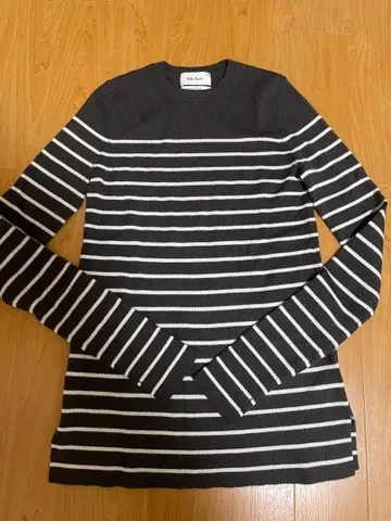 Mila Owen 보더 리브 니트 긴팔 스웨터