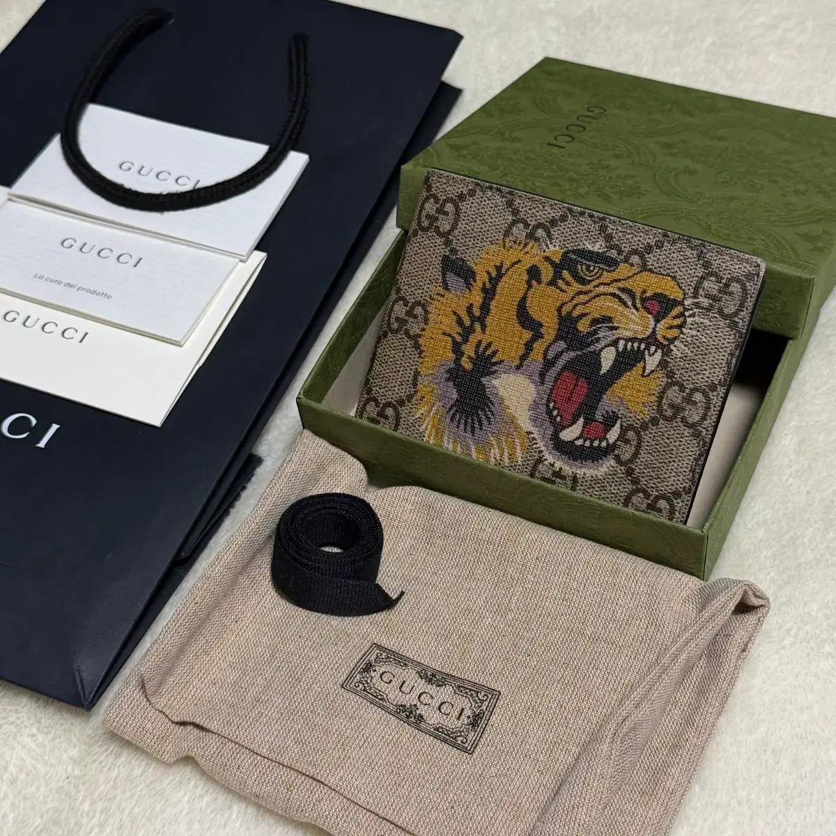 (Like New) Gucci Supreme Tiger Bifold Wallet