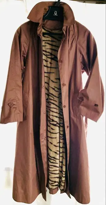 새상품급 트렌치코트 스모키 와인 레드 호랑이 패턴 라이너 벨트 포함