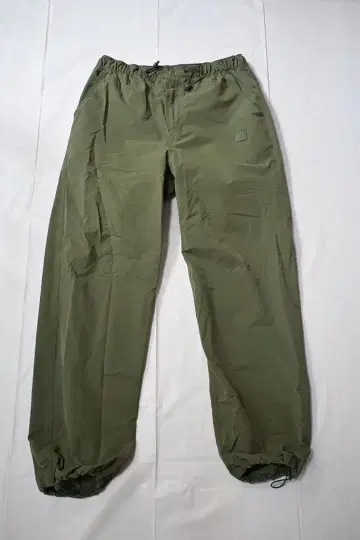 GAP 카키 파라슈트 팬츠