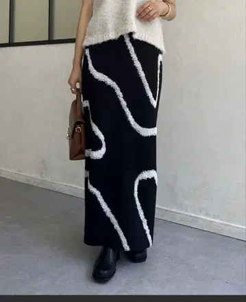thevon 라인 자카드 니트 라인 스커트