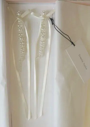 시몬 로샤 화이트 Bow Ribbon Drip 귀걸이