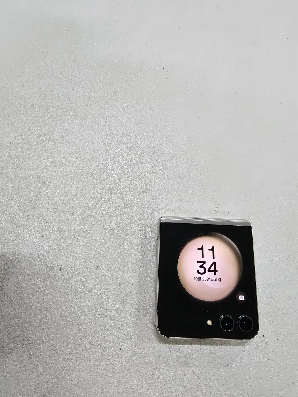 Galaxy Z Flip 5 White, no screen burn-in, normal unlocked phone