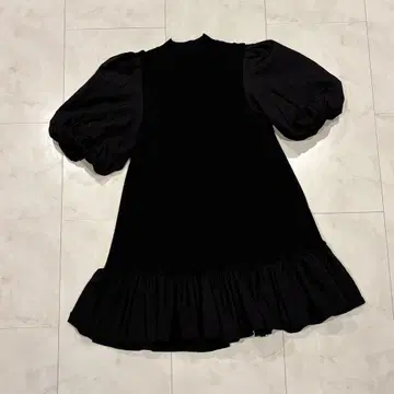 ZARA 이소재 절개 원피스 퍼프 슬리브