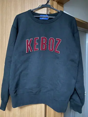새상품급 빠른 발송 KEBOZ 속기모 블랙 빅 로고 크루넥 맨투맨