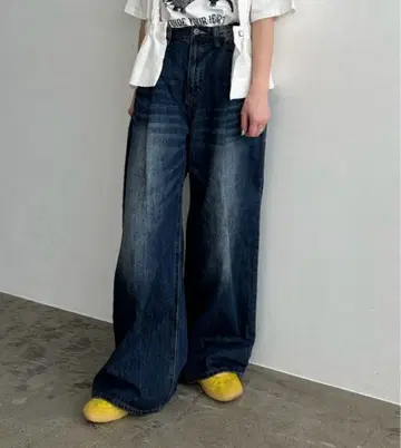 지나시스 컬러 턱 데님 와이드 팬츠