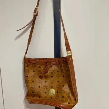 MCM 버킷형 가죽 백