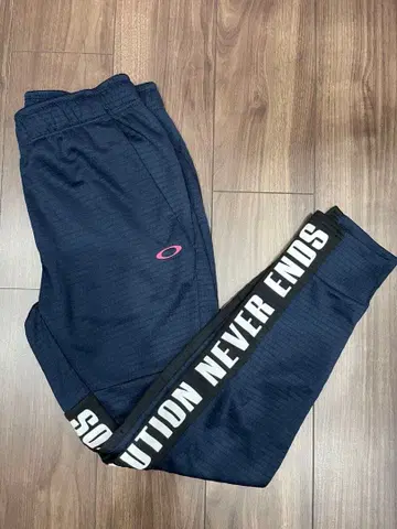 새상품급 Oakley 네이비 스트레치 팬츠