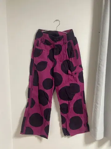 핑크와 블랙 도트 무늬 와이드 팬츠