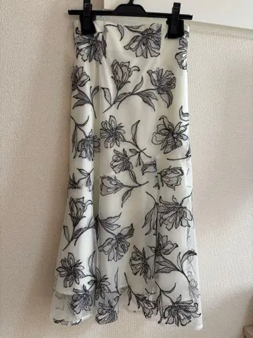 리랜드트루 튤 자수 머메이드 스커트