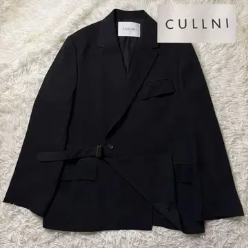 2025년 모델 쿠르니 더블 새틴 테일러드 타이로켄 자켓