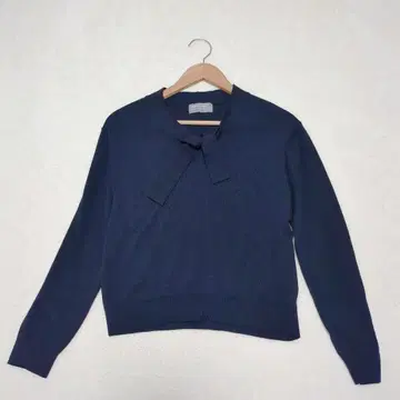 새상품급 마가렛호웰 타이 니트 네이비 2023년 최근 모델